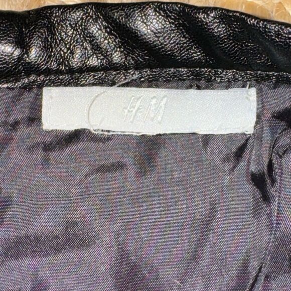 H&M woven black/white zebra print mini skirt back zip leather trim. EUC SZ 8 - Picture 5 of 6